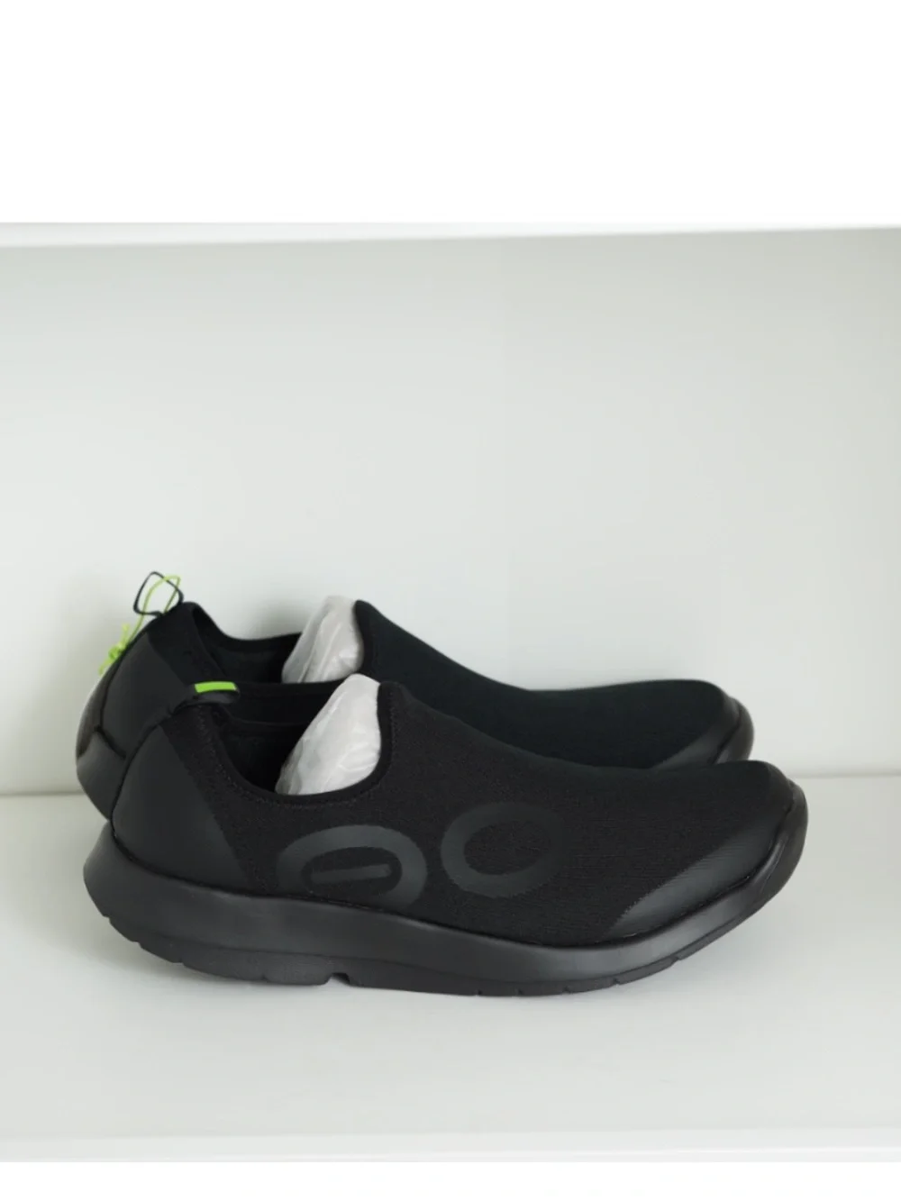 $149 Oofos Mens Oomg Sport Low Black Comfort Recovery Slip On Shoes 10.5 - Picture 3 of 7